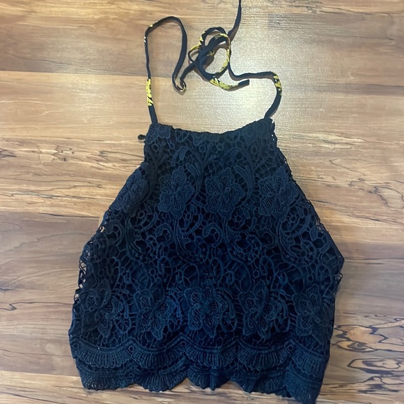 Crop tie up top, super cute. Yellow Flowers on ties. - Picture 1 of 2